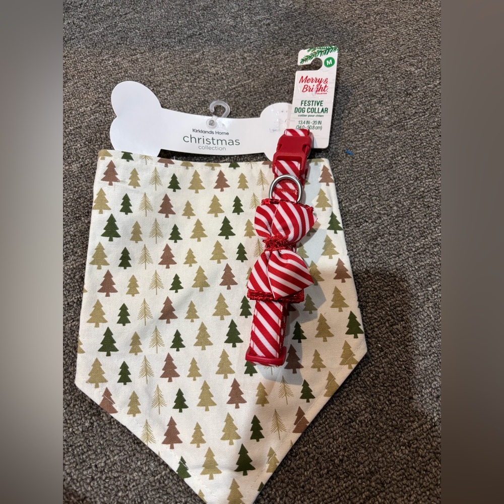 NWT Adorable Christmas dog Velcro scarf and plaid bow tie collar sz Med New